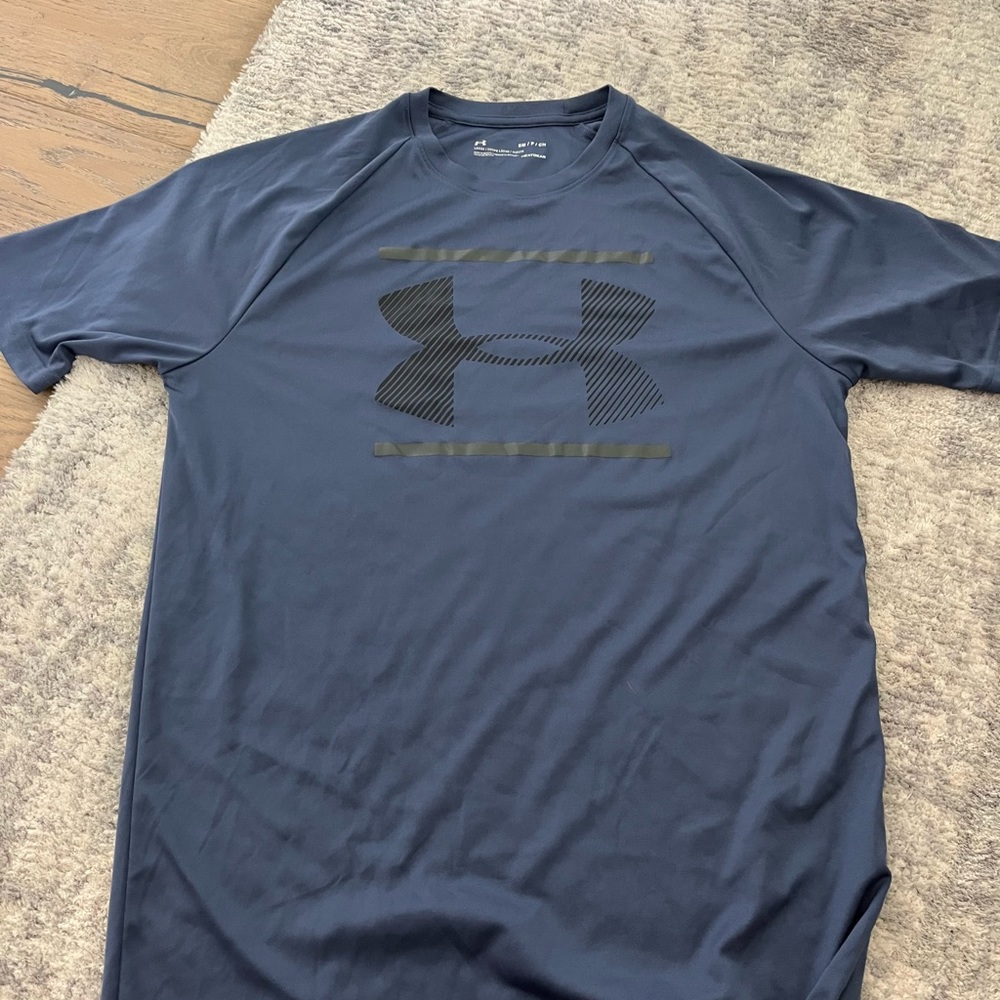 Under Armour adult men’s dri fit shirt, navy, size small